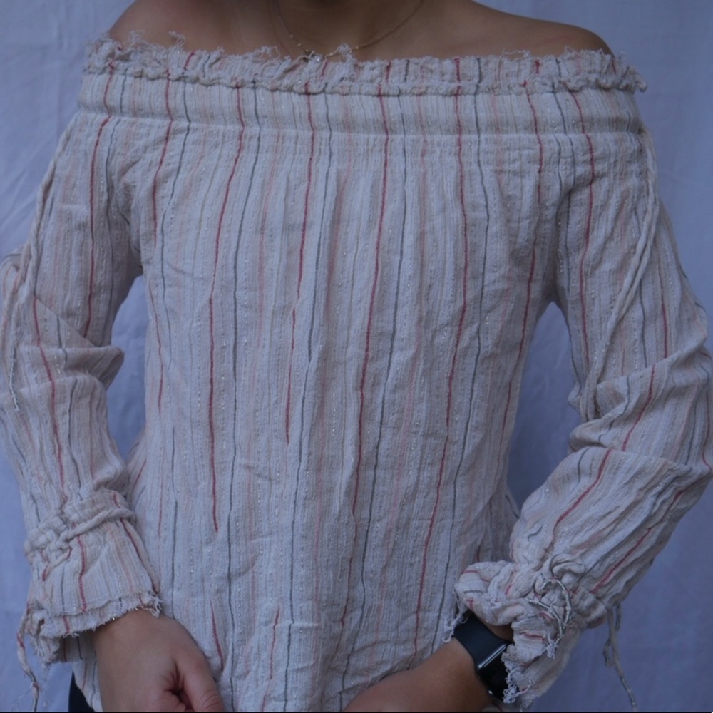 Boutique Off the shoulder top